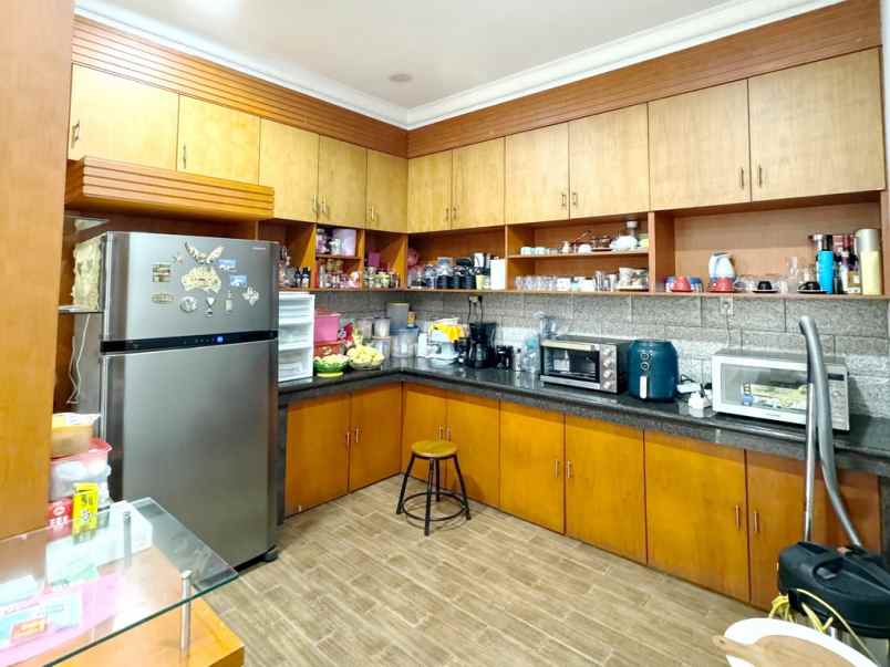 dijual villa hook komplek cemara asri