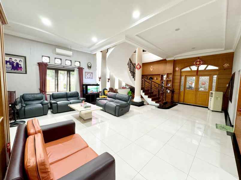 dijual villa hook komplek cemara asri