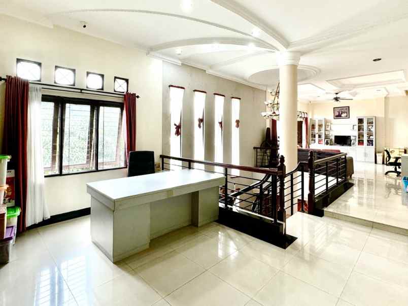 dijual villa hook komplek cemara asri