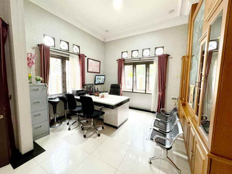 dijual villa hook komplek cemara asri