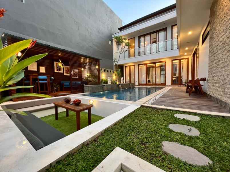 dijual villa jalan raya kampus unud