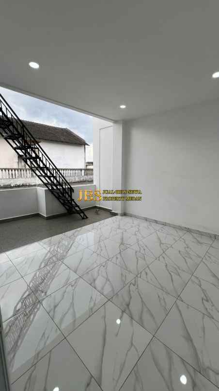 dijual villa komplek graha metropolitan