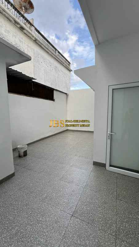 dijual villa komplek graha metropolitan