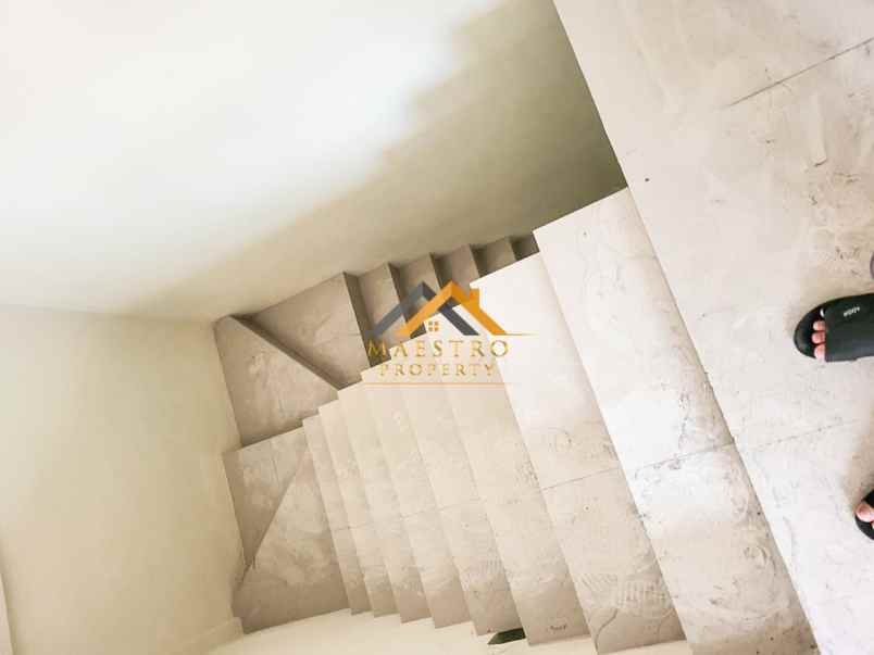 dijual villa komplek grand ayahanda