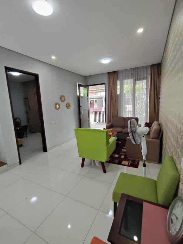 dijual villa oro oro ombo