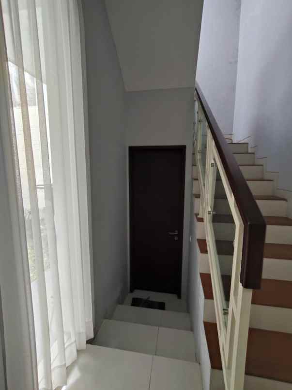 dijual villa oro oro ombo