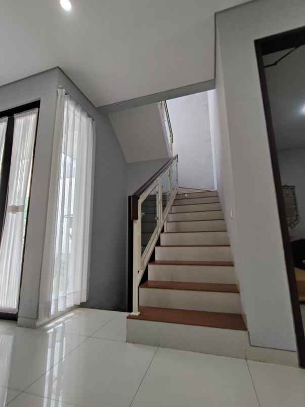 dijual villa oro oro ombo