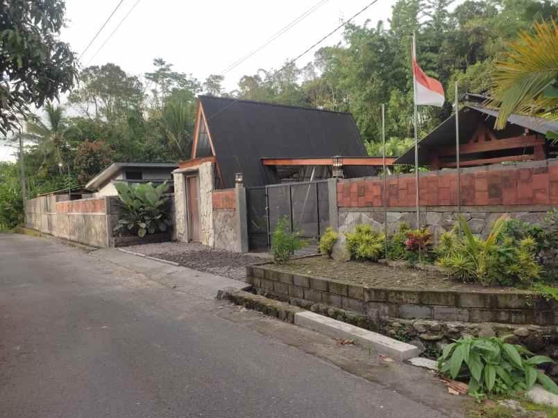 dijual villa pakem