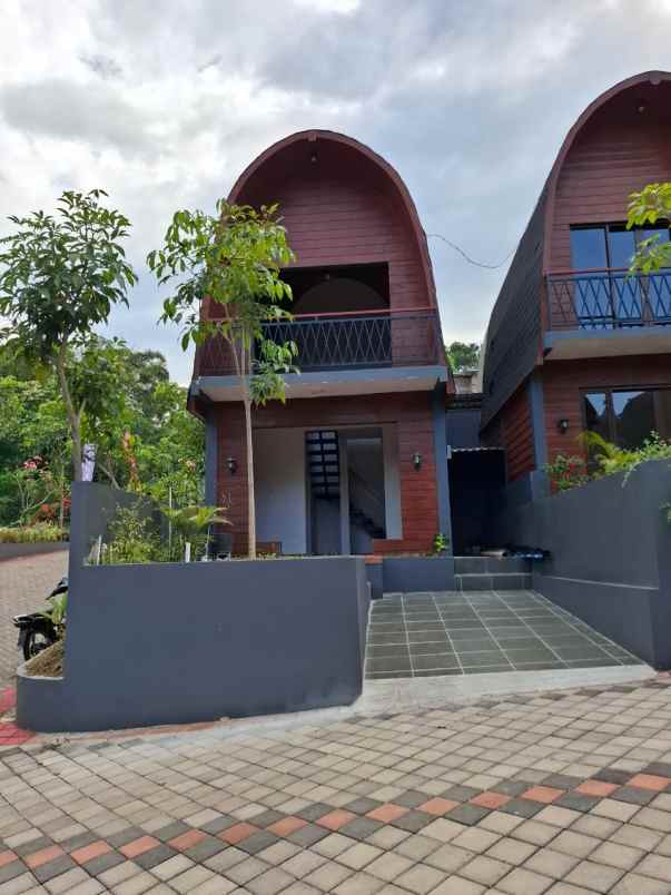 dijual villa prigen