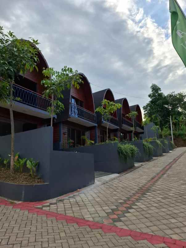 dijual villa prigen