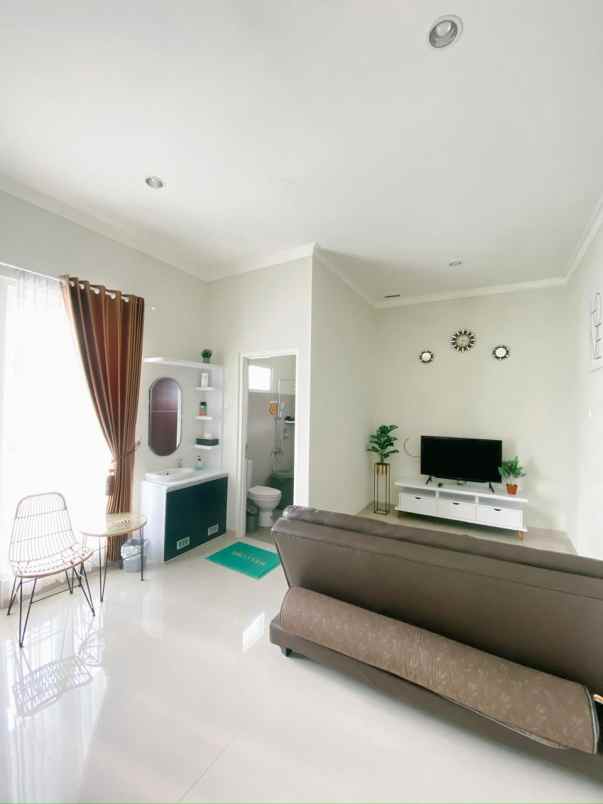 dijual villa villa kota batu dekat