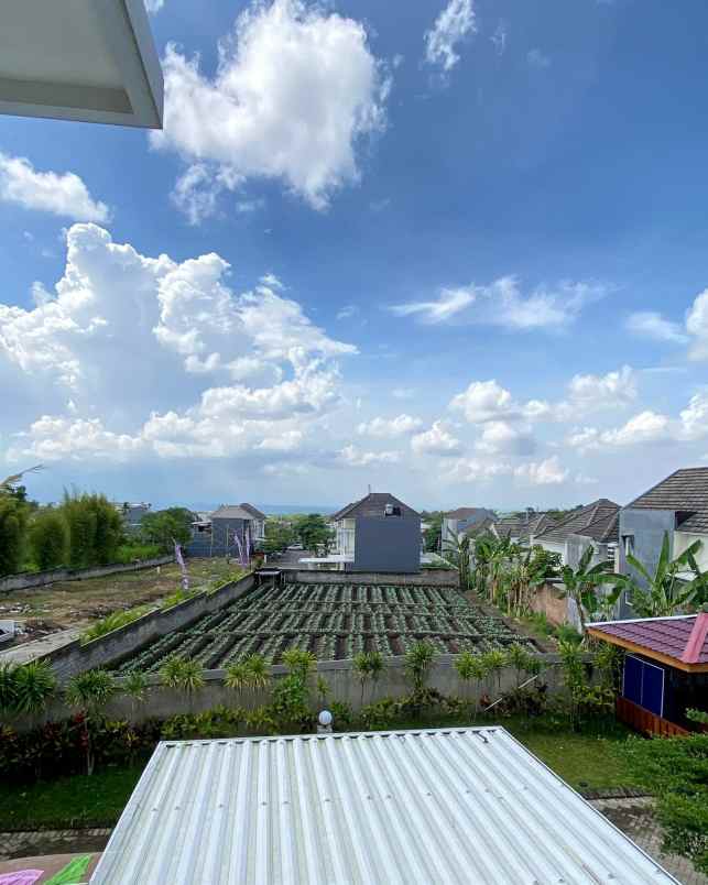 dijual villa villa kota batu dekat