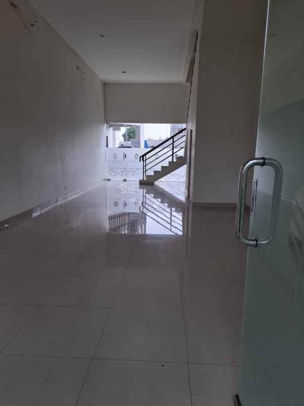 disewa ruko 3 lantai jgc jakarta timur