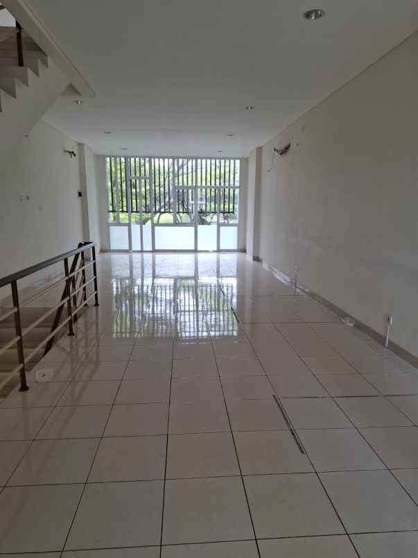 disewa ruko 3 lantai jgc jakarta timur