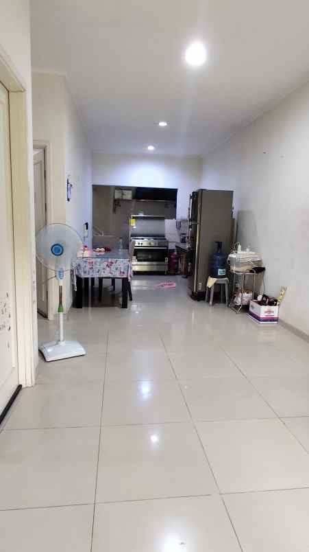 disewa rumah semi furnish suvarna sutera tangerang