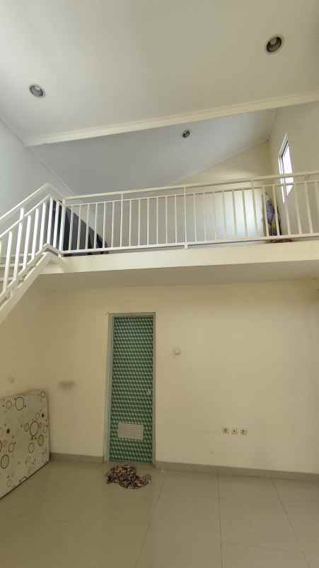 disewa rumah semi furnish suvarna sutera tangerang