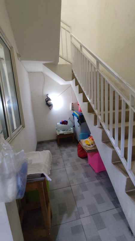 disewa rumah semi furnish suvarna sutera tangerang