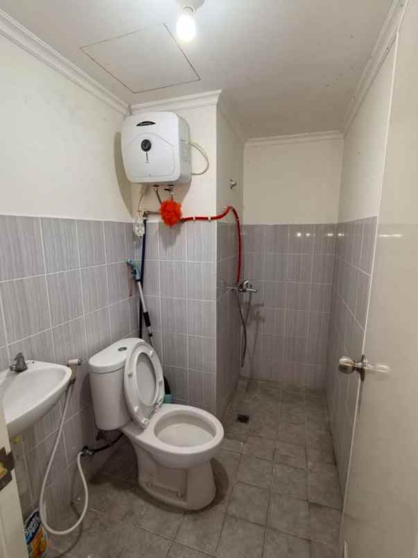 disewakan full furnish apartemen puncak dharmahusada