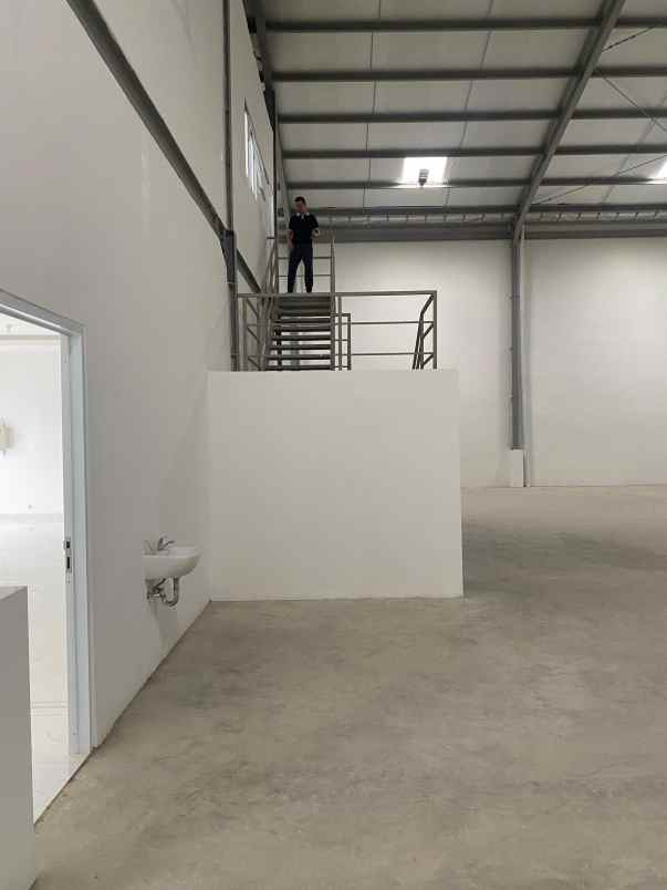 disewakan ruko gudang kantor delta silicon lippo cikarang