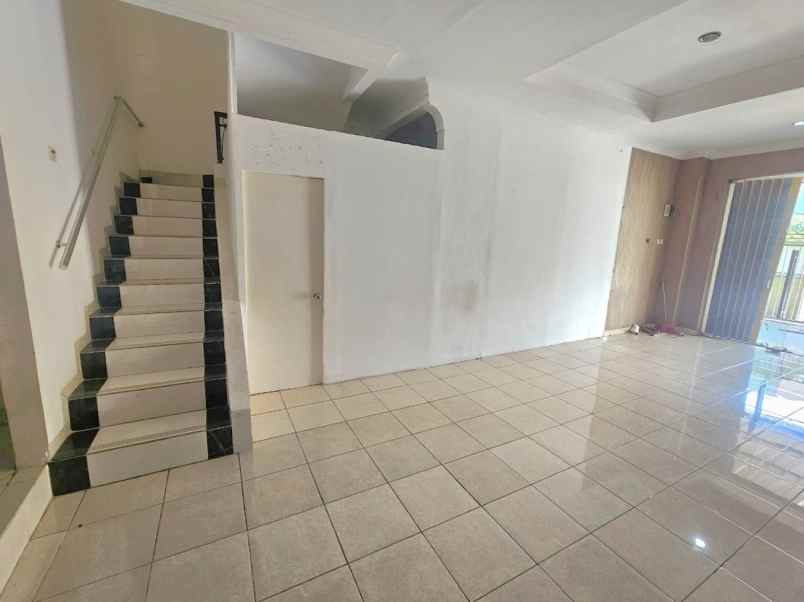 disewakan ruko gudang kantor jalan boulevard hijau raya