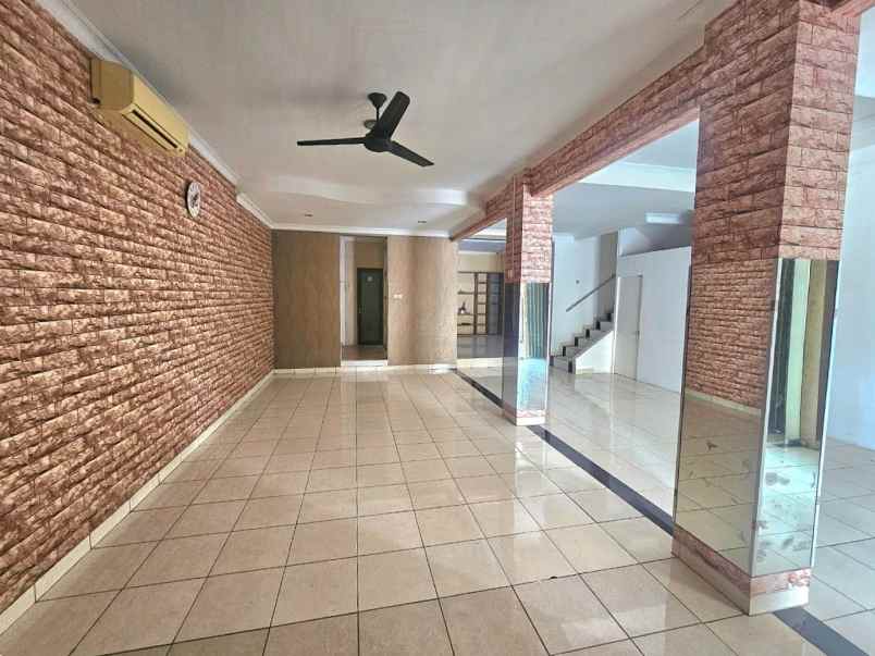 disewakan ruko gudang kantor jalan boulevard hijau raya