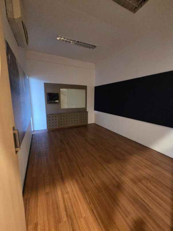 disewakan ruko strategis 3 lantai di raya jemursari