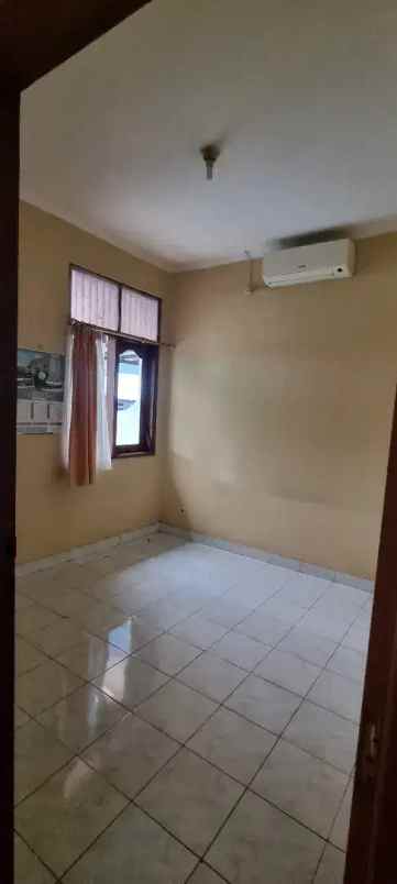 disewakan rumah 2 lantai di cirendeu