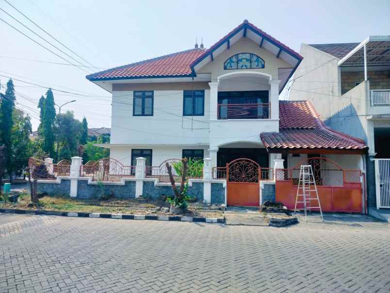 disewakan rumah babatan pratama