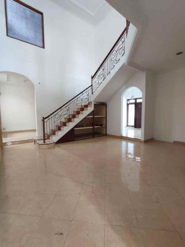 disewakan rumah babatan pratama