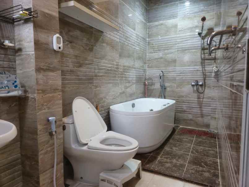 disewakan rumah cluster alamanda jgc