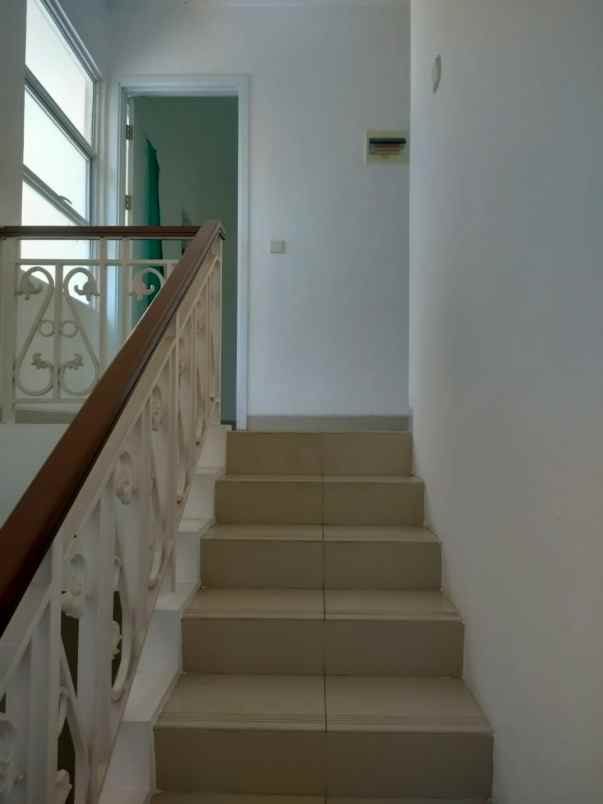 disewakan rumah cluster south thames