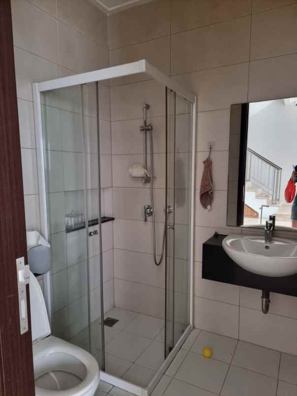 disewakan rumah golf island pik 3 1 bedroom