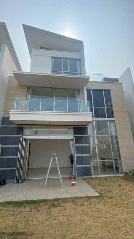 disewakan rumah golf island pik