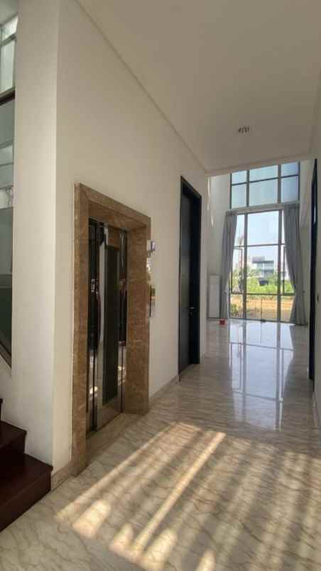 disewakan rumah golf island pik