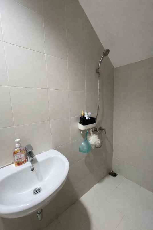 disewakan rumah grand wisata cluster o8