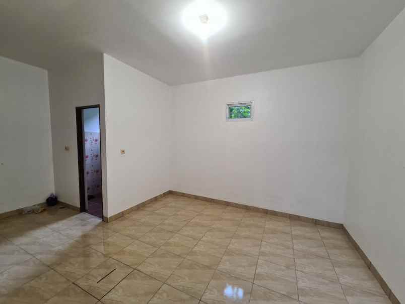 disewakan rumah jl utama ii no 956 rt 09
