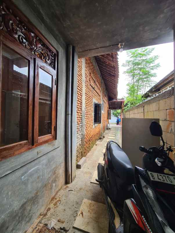 disewakan rumah jl utama ii no 956 rt 09