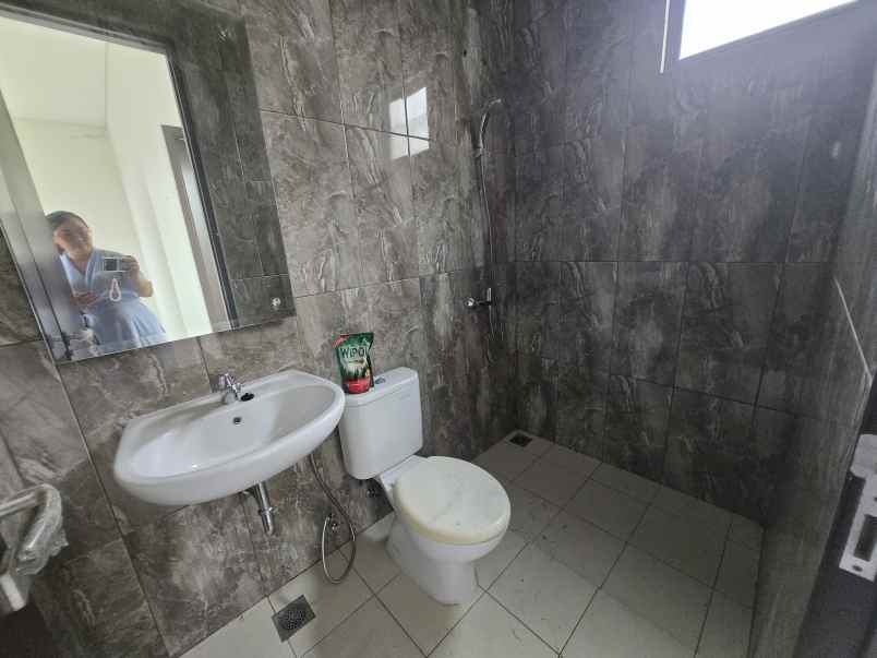 disewakan rumah lavon swan city cikupa