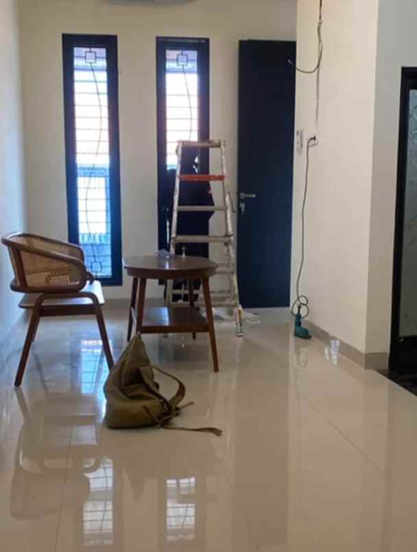 disewakan rumah manyar tirto