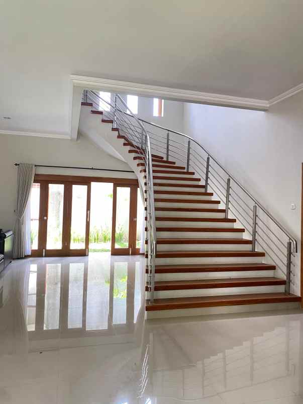 disewakan rumah mewah dekat kampus ugm dan uii full