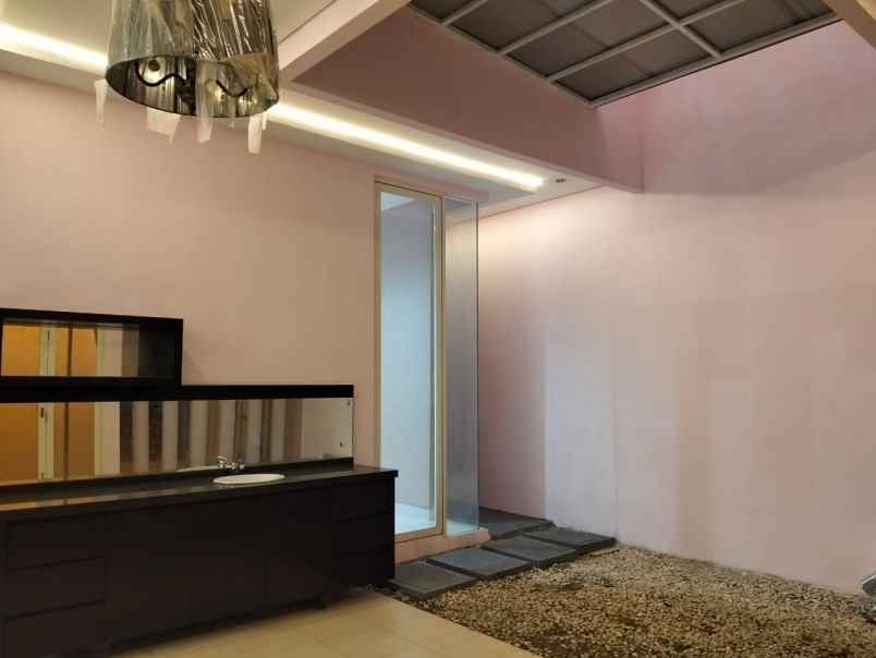 disewakan rumah pakuwon city