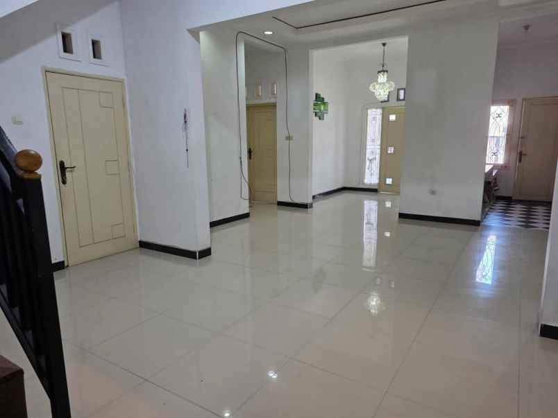 disewakan rumah pantai mentari jl abdul