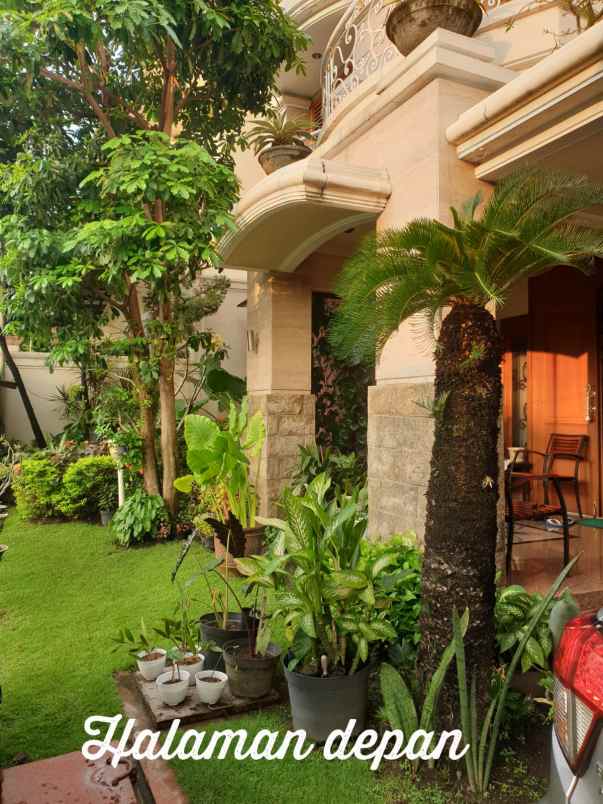 hunian modern klasik 2 lantai di galaxi bumi permai