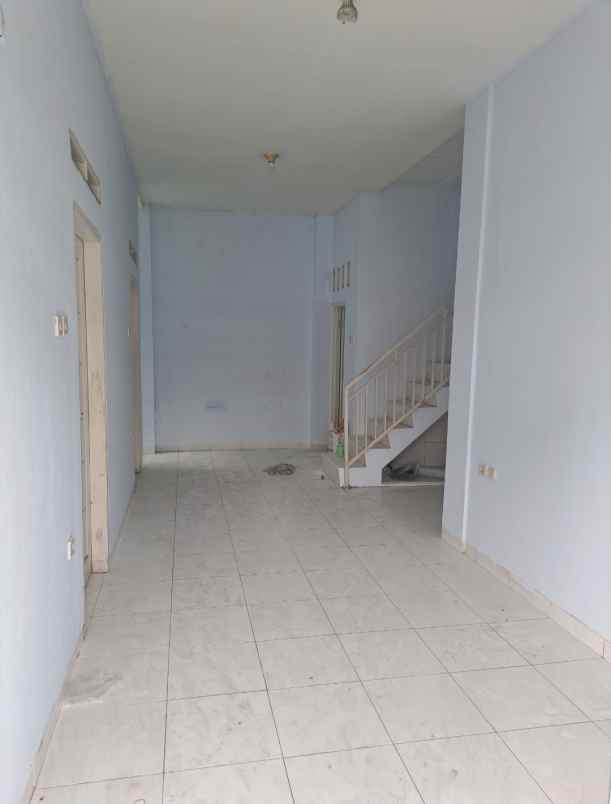 jual rumah 2 lantai di perum gsi 290jt nego