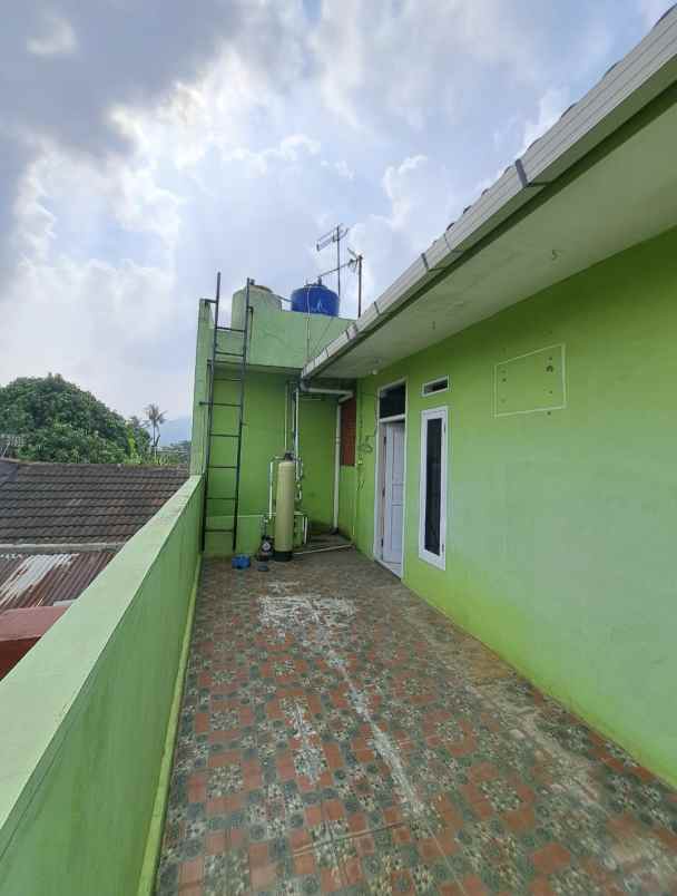 jual rumah 2 lantai di perum gsi 290jt nego
