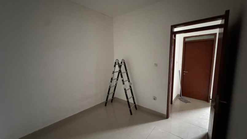 jual rumah di komplek derwati mas