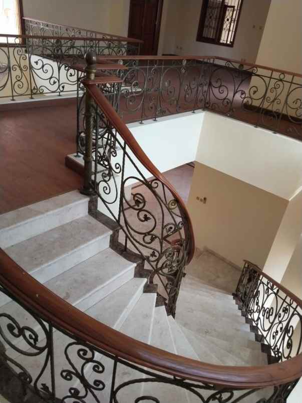 jual rumah mewah di rumah raffles hills cibubur