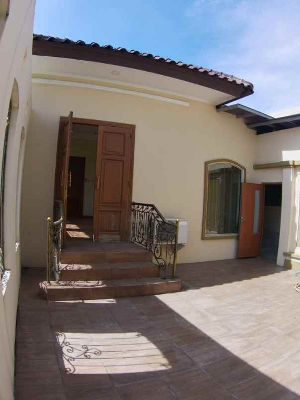 jual rumah mewah di rumah raffles hills cibubur