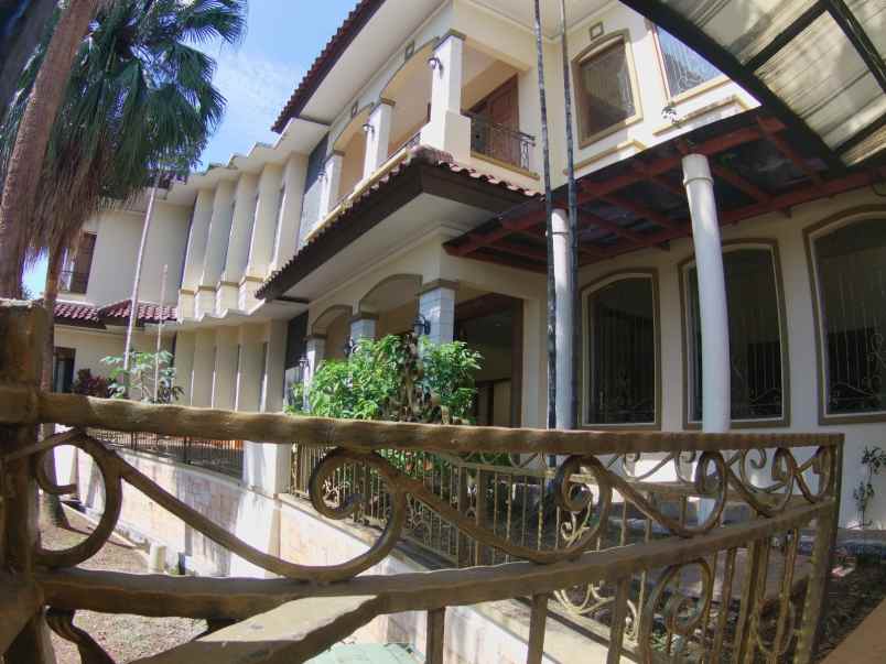 jual rumah mewah di rumah raffles hills cibubur