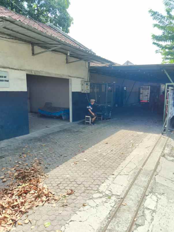 ruang usaha di raya kebonsari